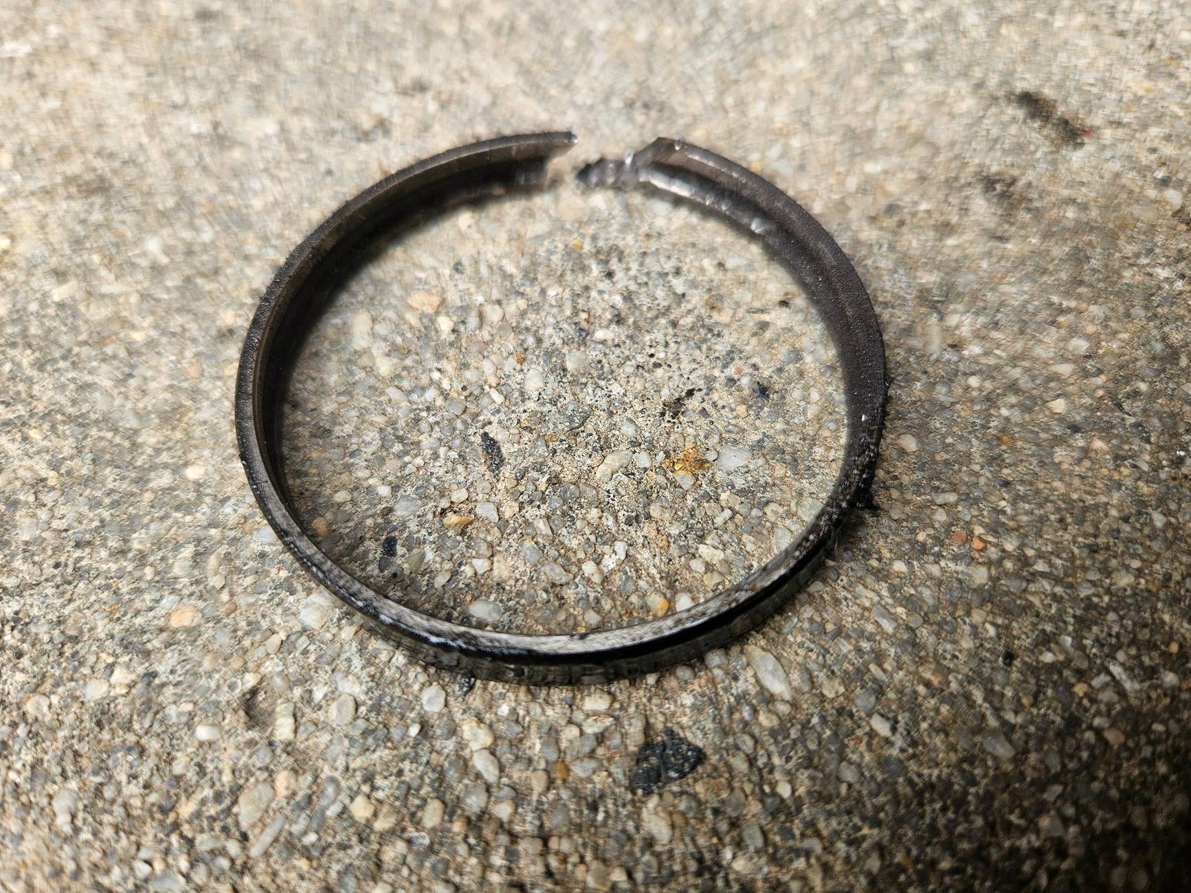 Jeep Gladiator Is there an OUTER axle tube seal kit for 2022 JT? 20241206_105158