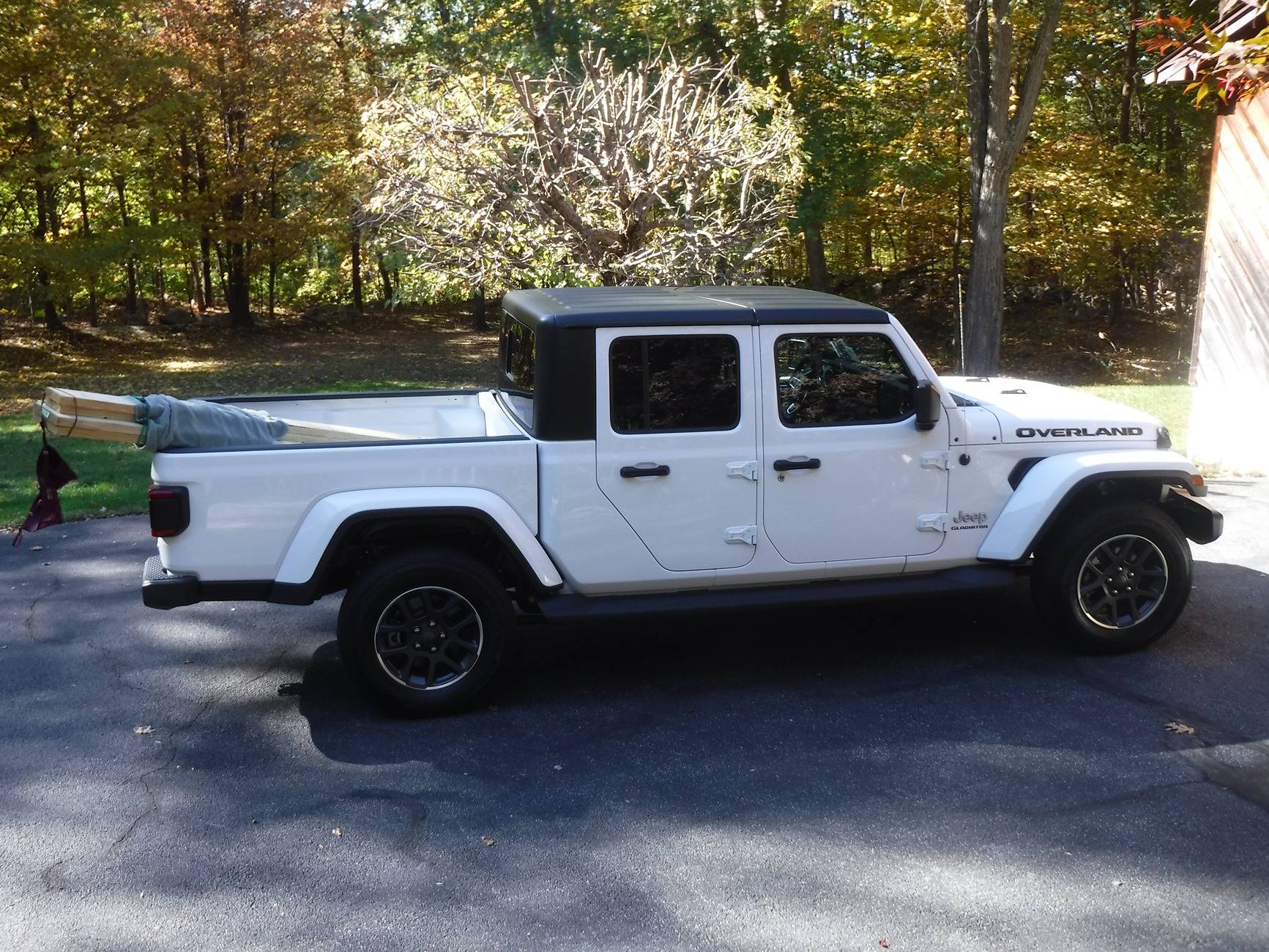 Jeep Gladiator Longer Bed - Satety Flag.JPG
