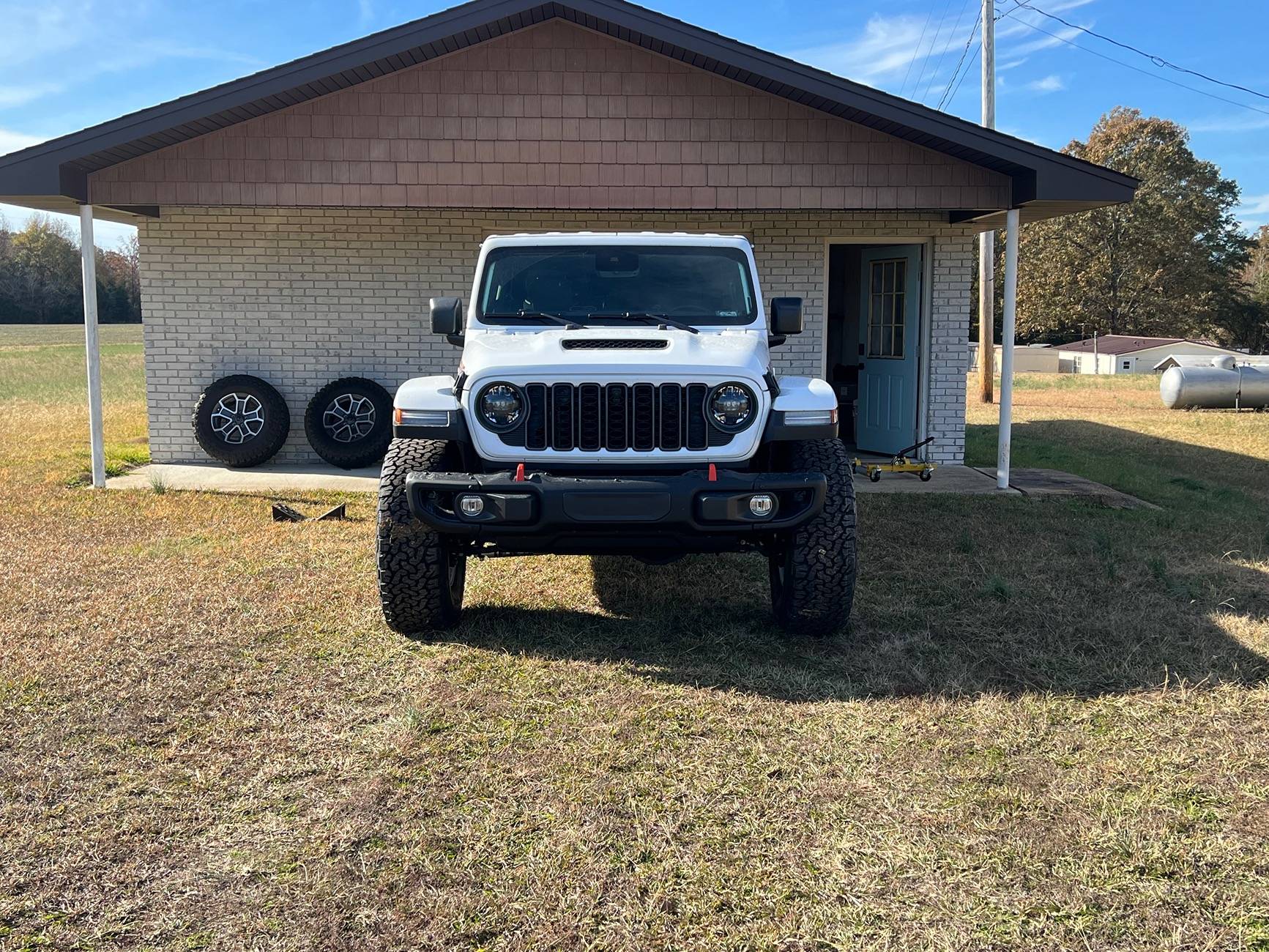 Jeep Gladiator Got my new wheels/tires on today! I’m loving the white on white look! IMG_6871