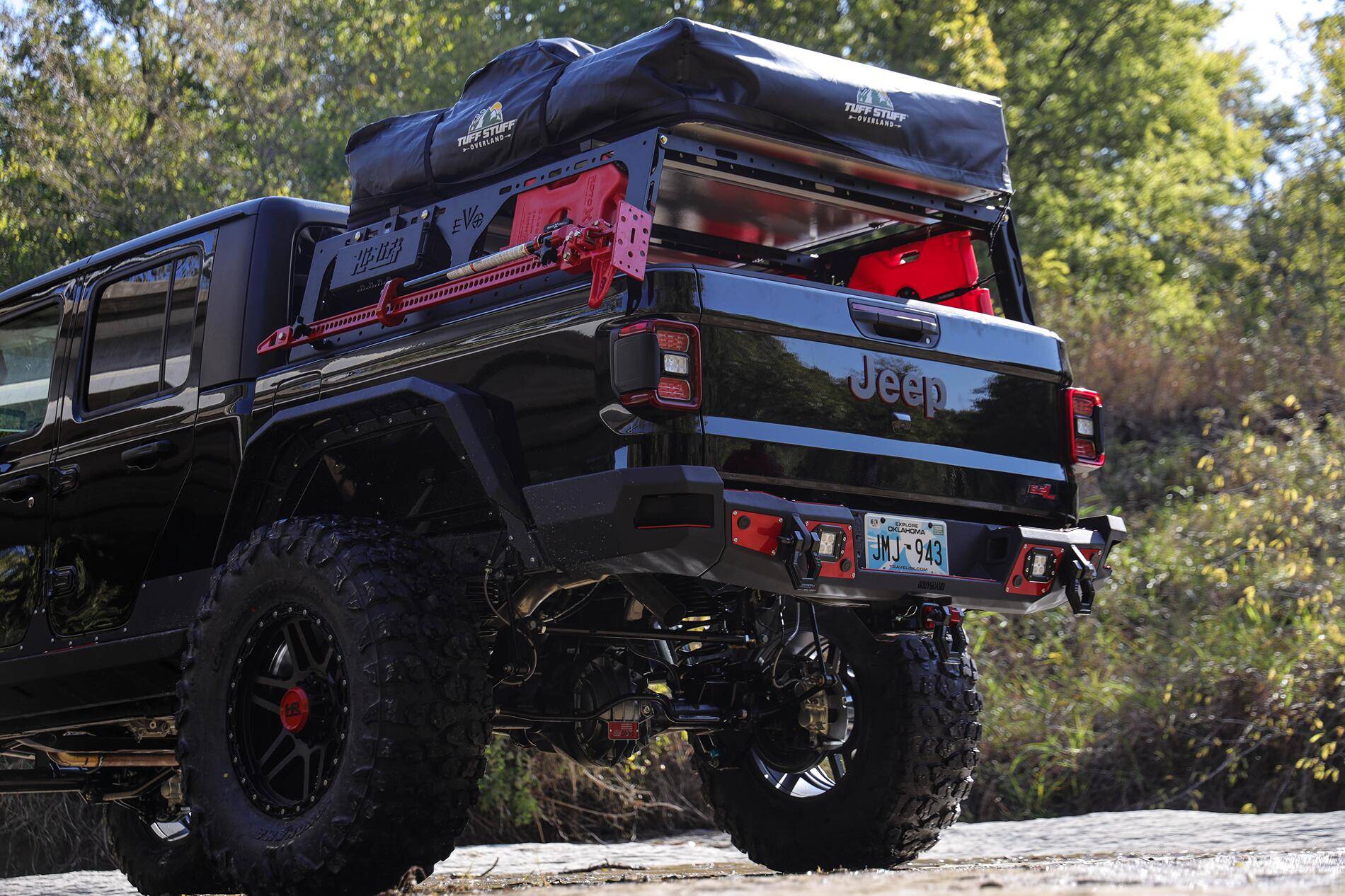 Jeep Gladiator Exclusive BODYGUARD Bumpers Group Buy on RealTruck.com! 1733763348570-7