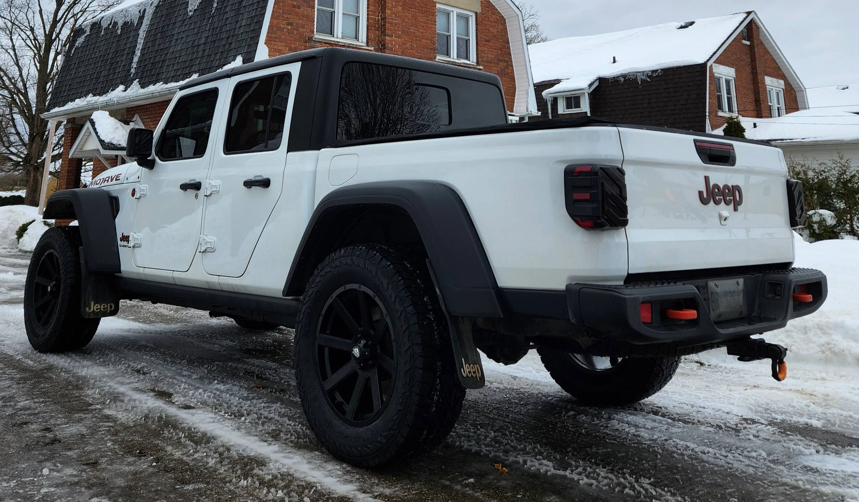 Jeep Gladiator Stock Mojave - 35x12.5r20 20241208_102821