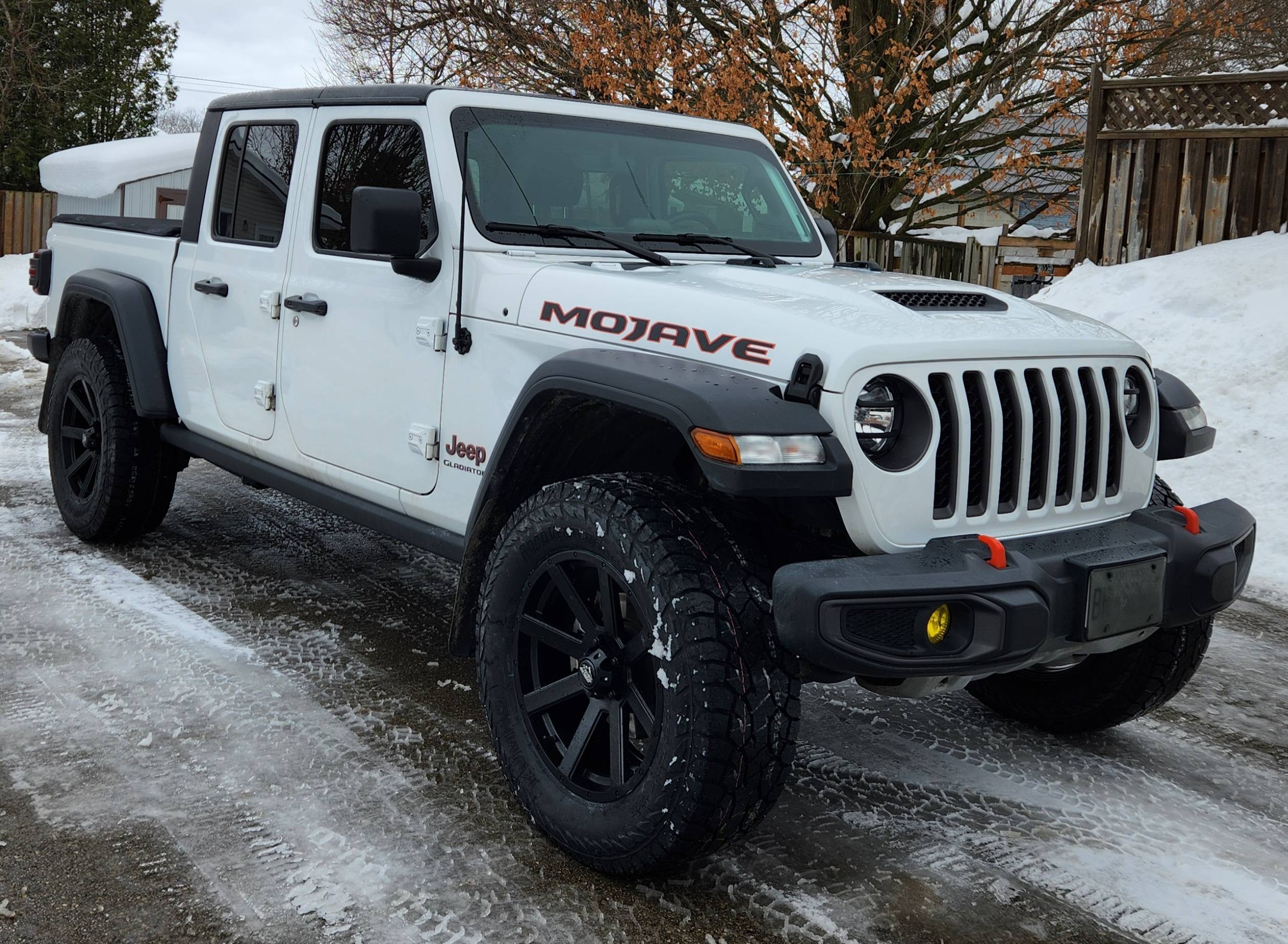 Jeep Gladiator Stock Mojave - 35x12.5r20 20241208_102735