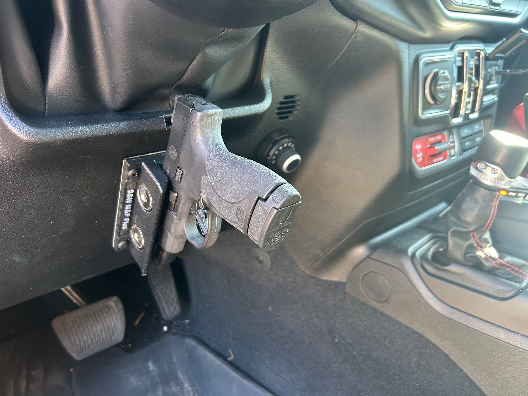 Jeep Gladiator At-The-Ready pistol mount [⚠️ ADMIN WARNING: Storage / Mount Talk Only -- No Glorification, States, Laws, Permits, Politics or Usage Discussions] IMG_2253
