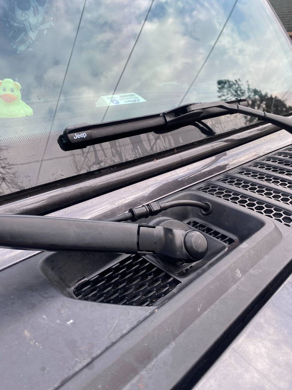 Jeep Gladiator Mopar Performance Windshield Wipers w/ Built-In Washer Jets Released For Jeep Gladiator IMG_0205