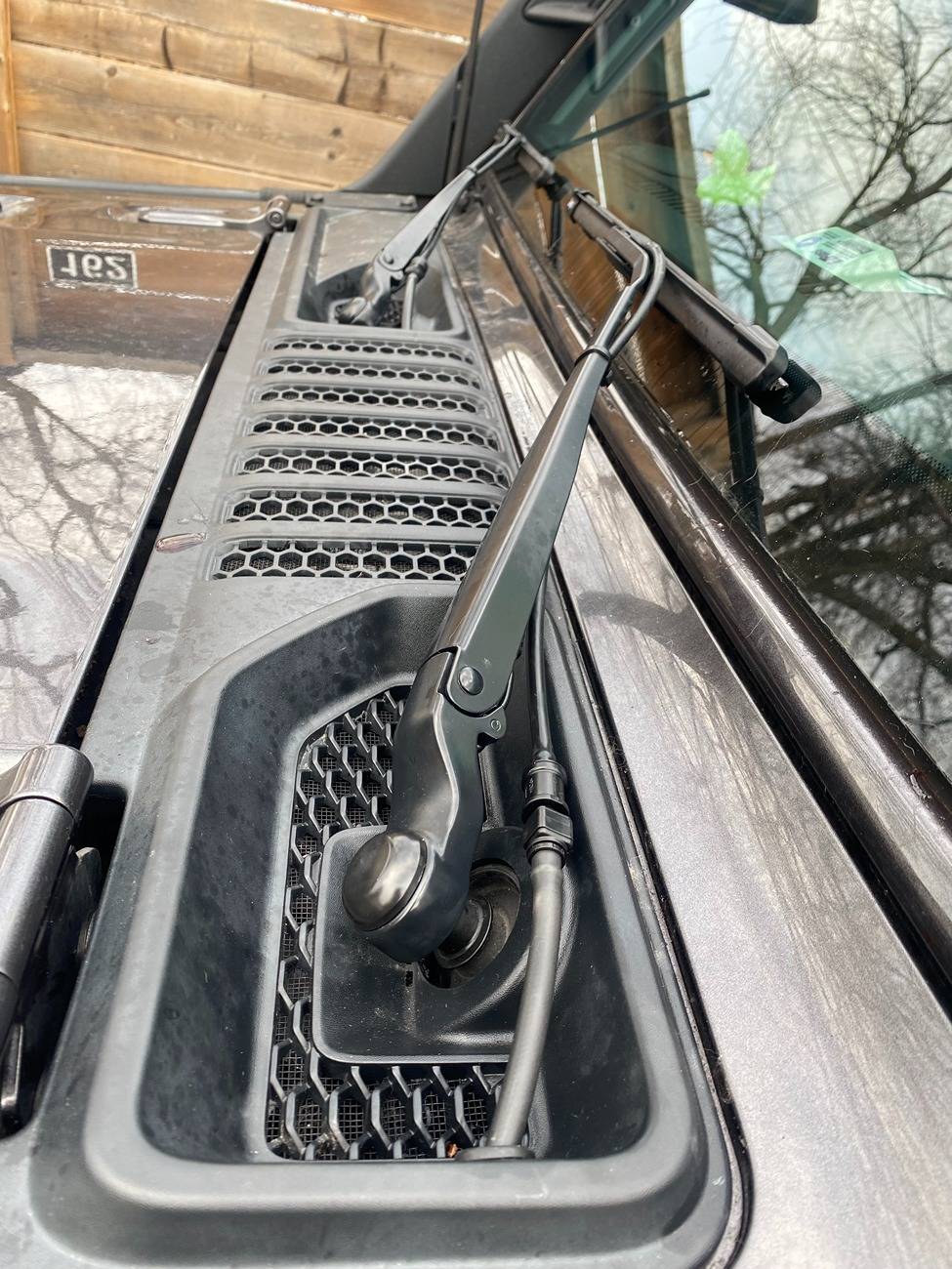 Jeep Gladiator Mopar Performance Windshield Wipers w/ Built-In Washer Jets Released For Jeep Gladiator IMG_0204