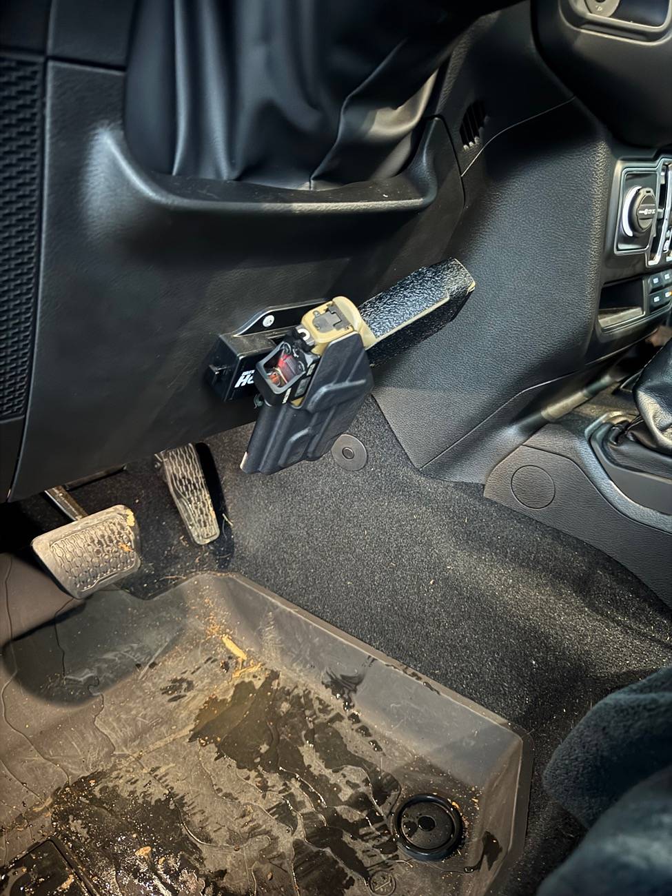 Jeep Gladiator At-The-Ready pistol mount [⚠️ ADMIN WARNING: Storage / Mount Talk Only -- No Glorification, States, Laws, Permits, Politics or Usage Discussions] IMG_0250