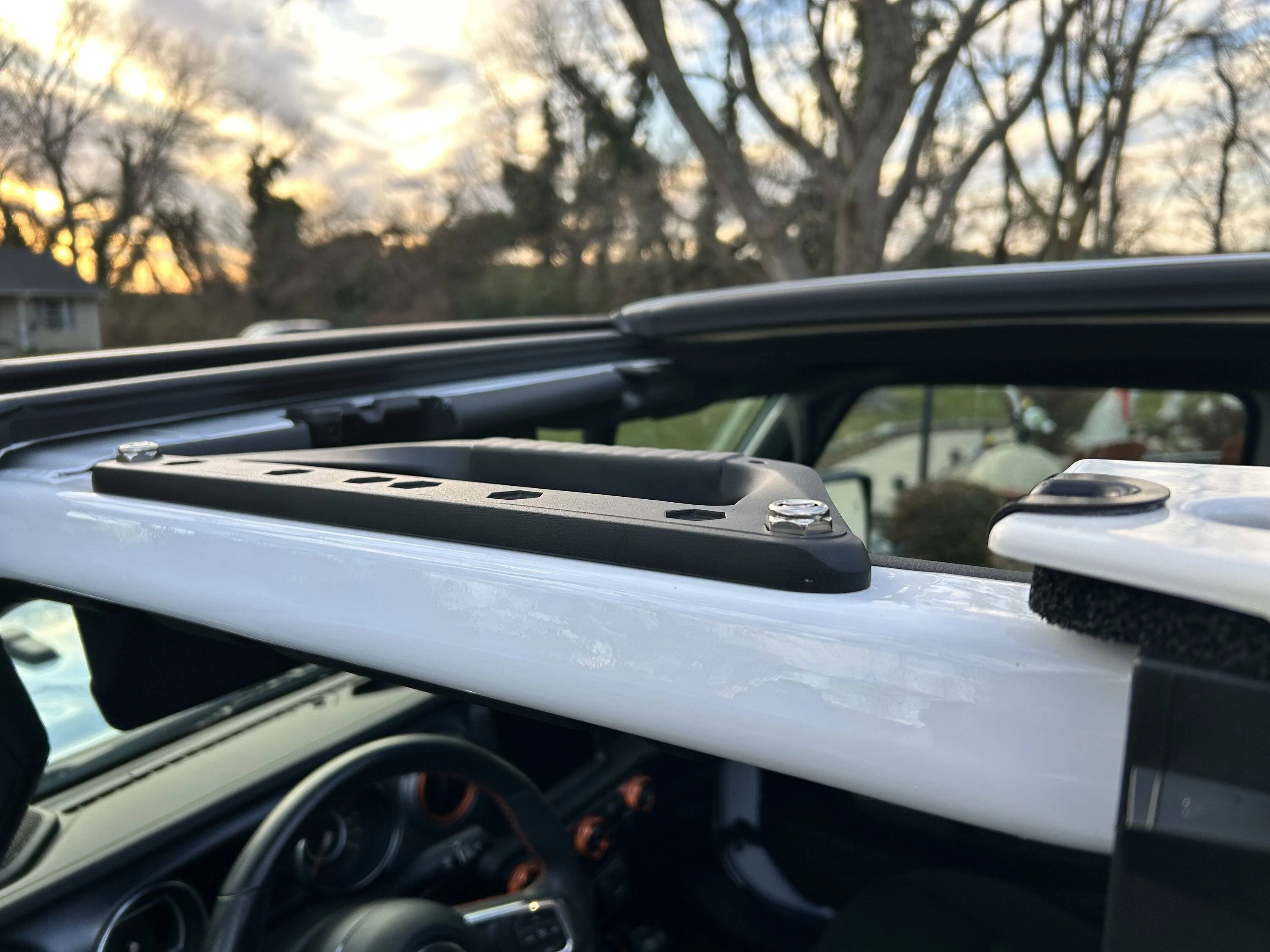 Jeep Gladiator Sunrider Fit - help with grab handles IMG_4523