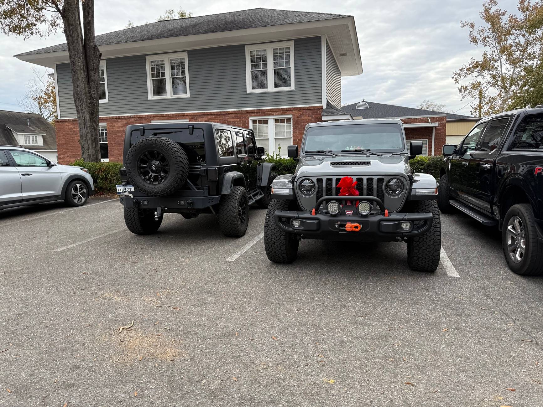 Jeep Gladiator Jeeps Parking Next To Jeeps IMG_1189
