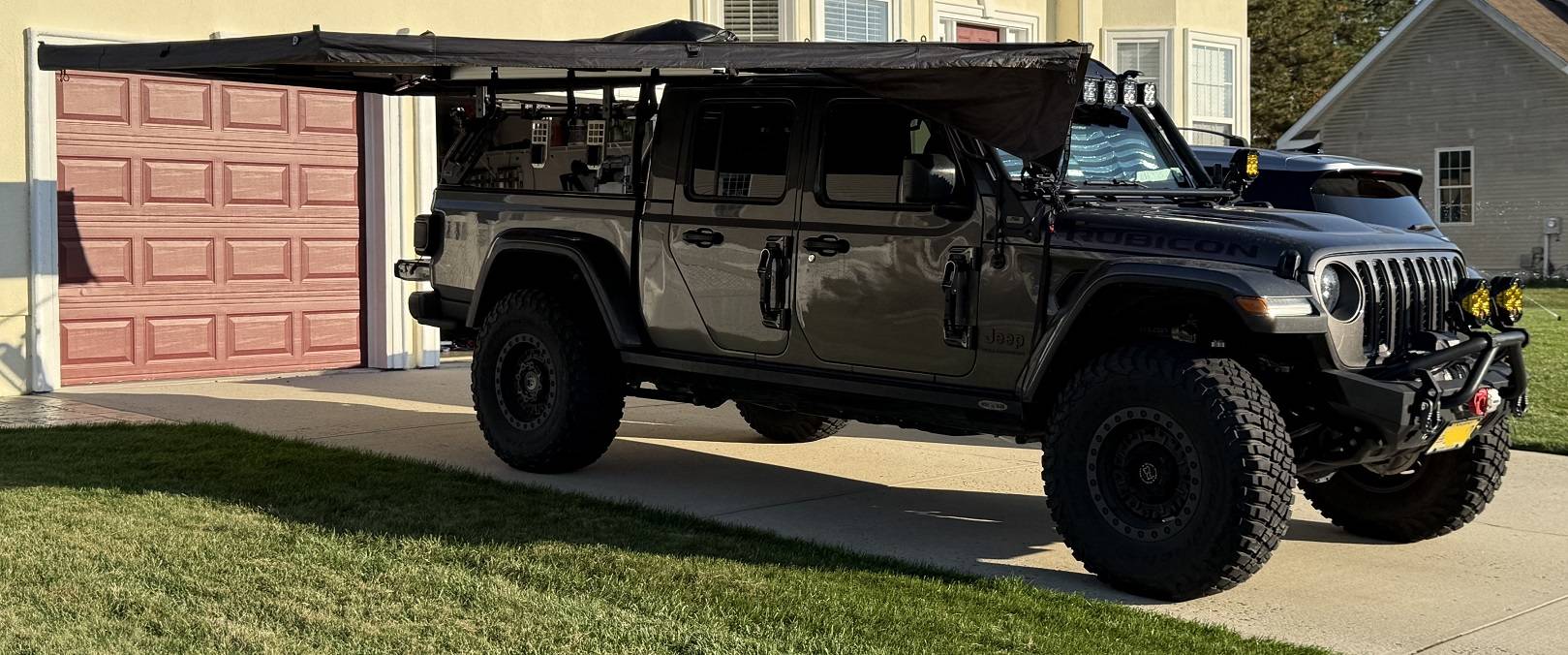 Jeep Gladiator 270 Awning on Adventure Rack Systems BakPak Rack 9.JPG
