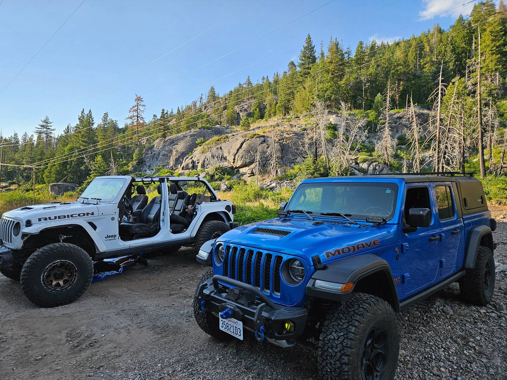 Jeep Gladiator Jeeps Parking Next To Jeeps 20240715_191334