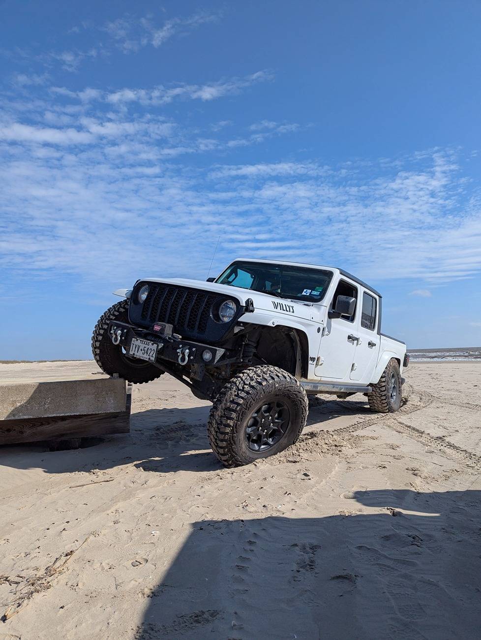 Jeep Gladiator I know this is covered somewhere... Fender differences? PXL_20241130_180619201