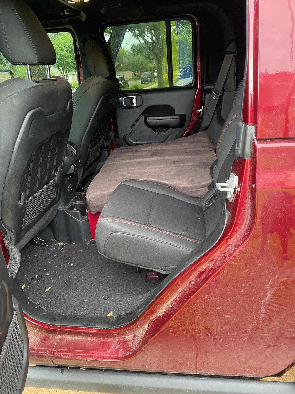 Jeep Gladiator How do you drive with your dogs? 67348706876__46042803-56F2-49A1-B921-3511BB8A3F6B