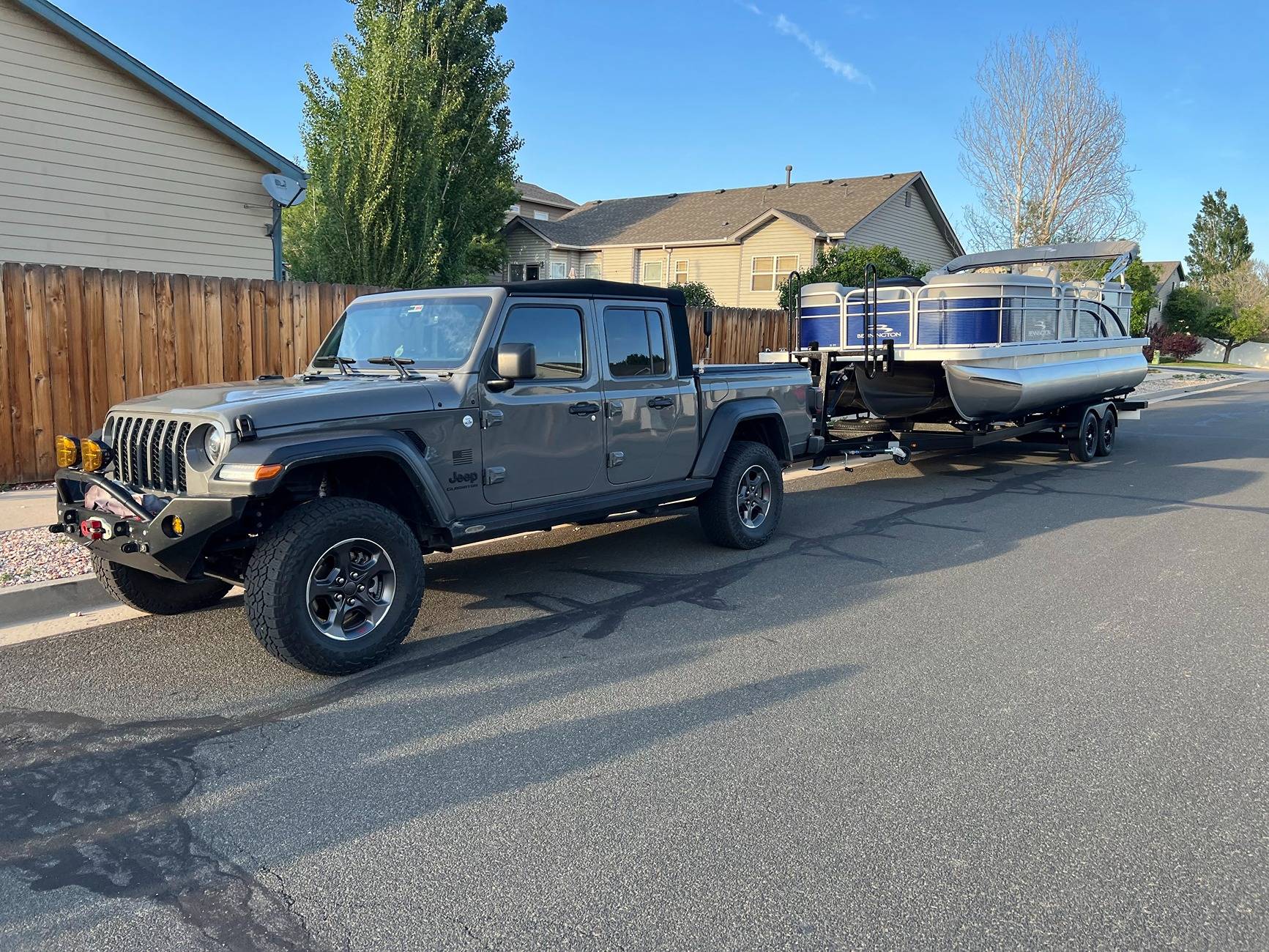 Jeep Gladiator Towing pontoon boat cross country IMG_1162