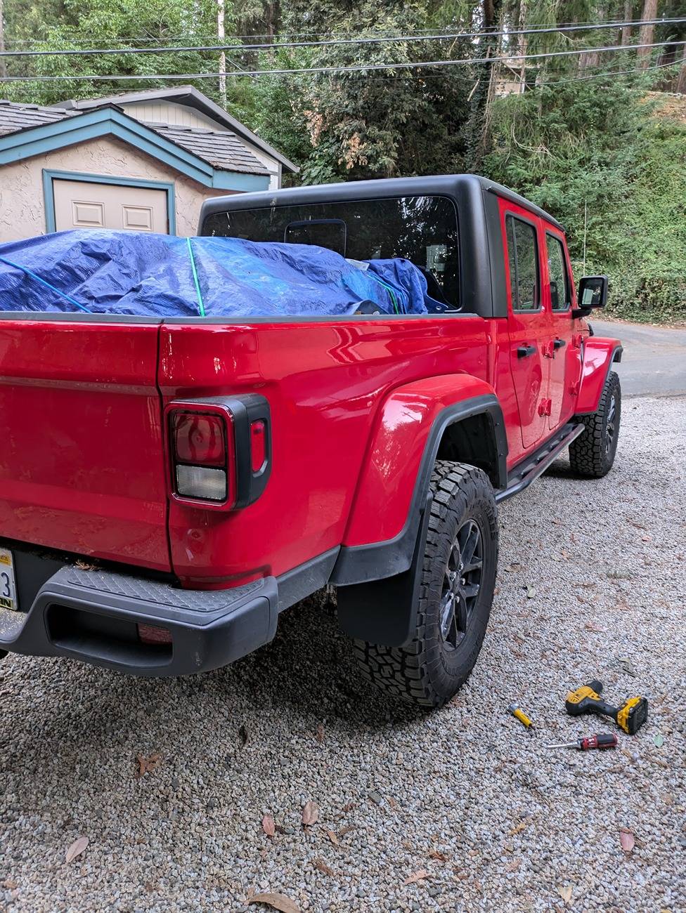 Jeep Gladiator I know this is covered somewhere... Fender differences? PXL_20241021_011234786
