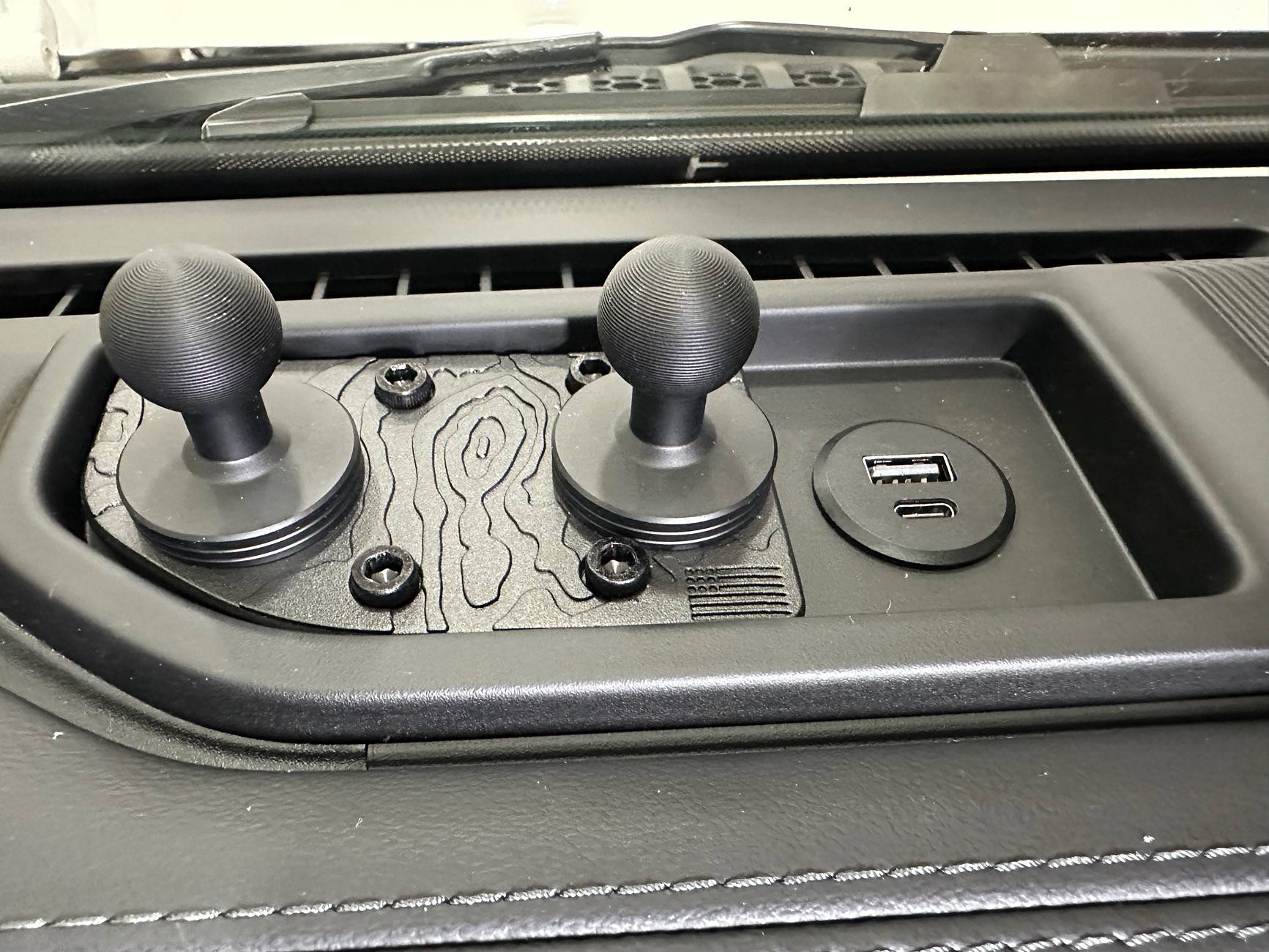 Jeep Gladiator Added USB to dash IMG_1709