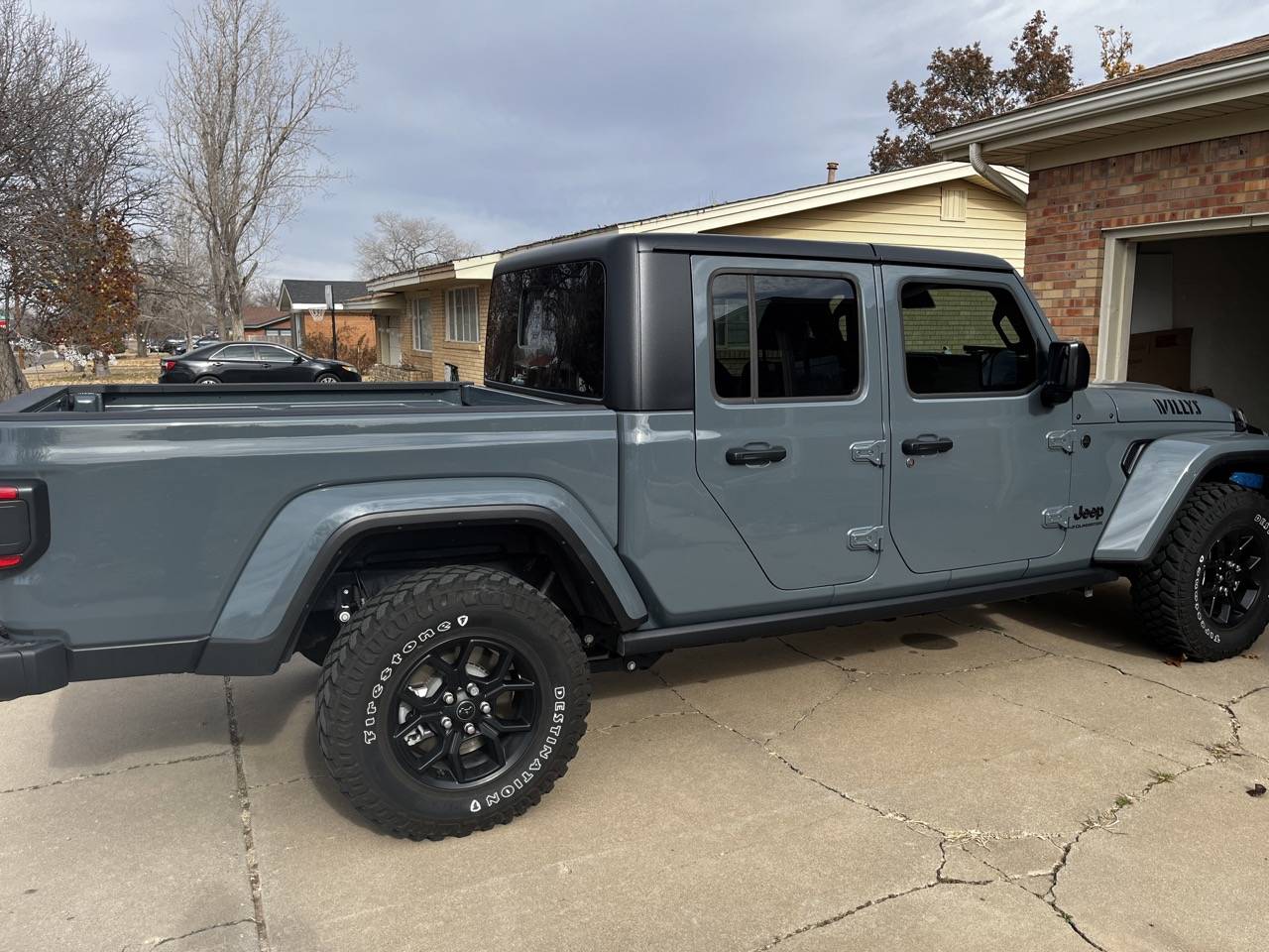 Jeep Gladiator 2024 Jeep Gladiator Willys - 9k miles - $41,000 IMG_7636 Lar