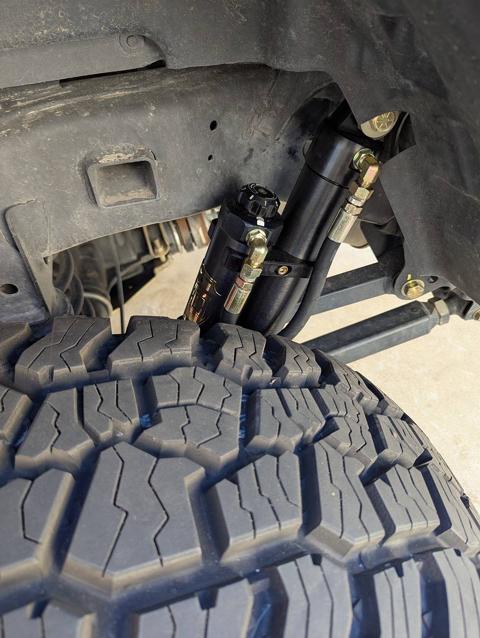 Jeep Gladiator Black and Gold from Metalcloak PXL_20241218_221712602
