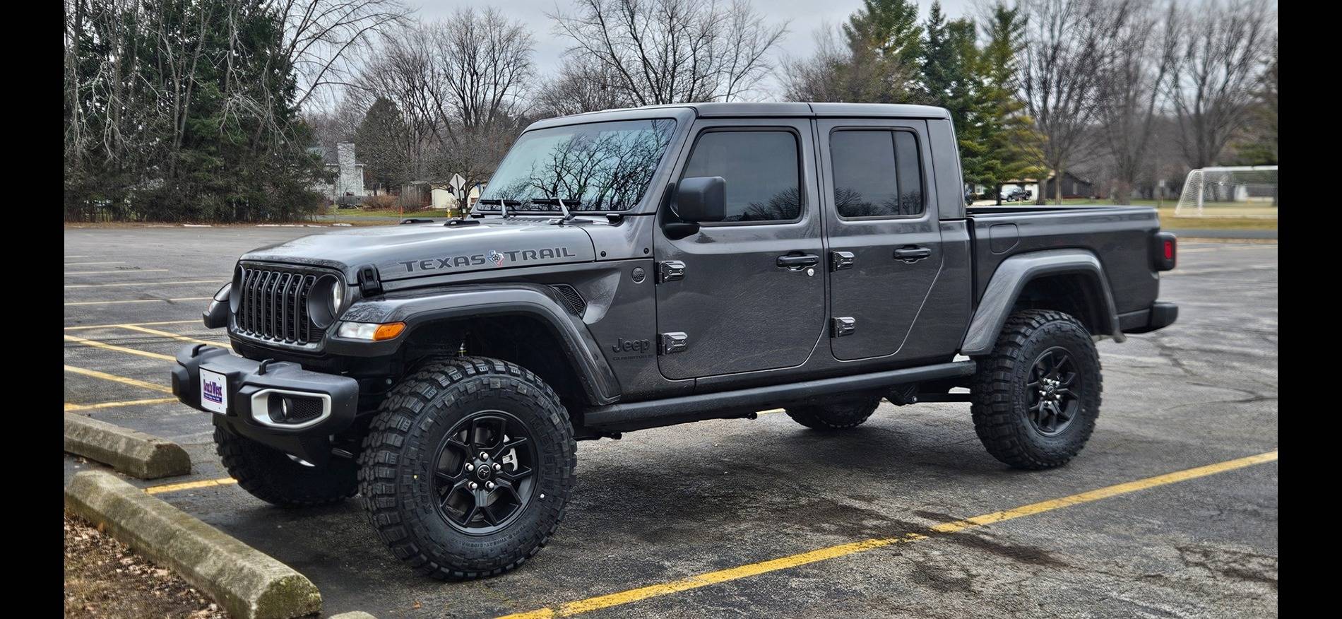 Jeep Gladiator Anyone go with more narrow 35” tires? 1000024084