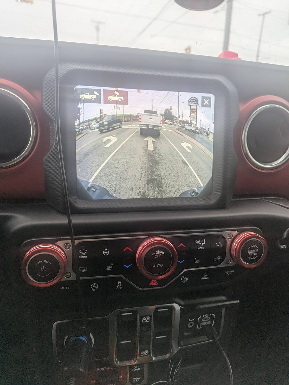 Jeep Gladiator Can I add a front camera PXL_20241109_194311999