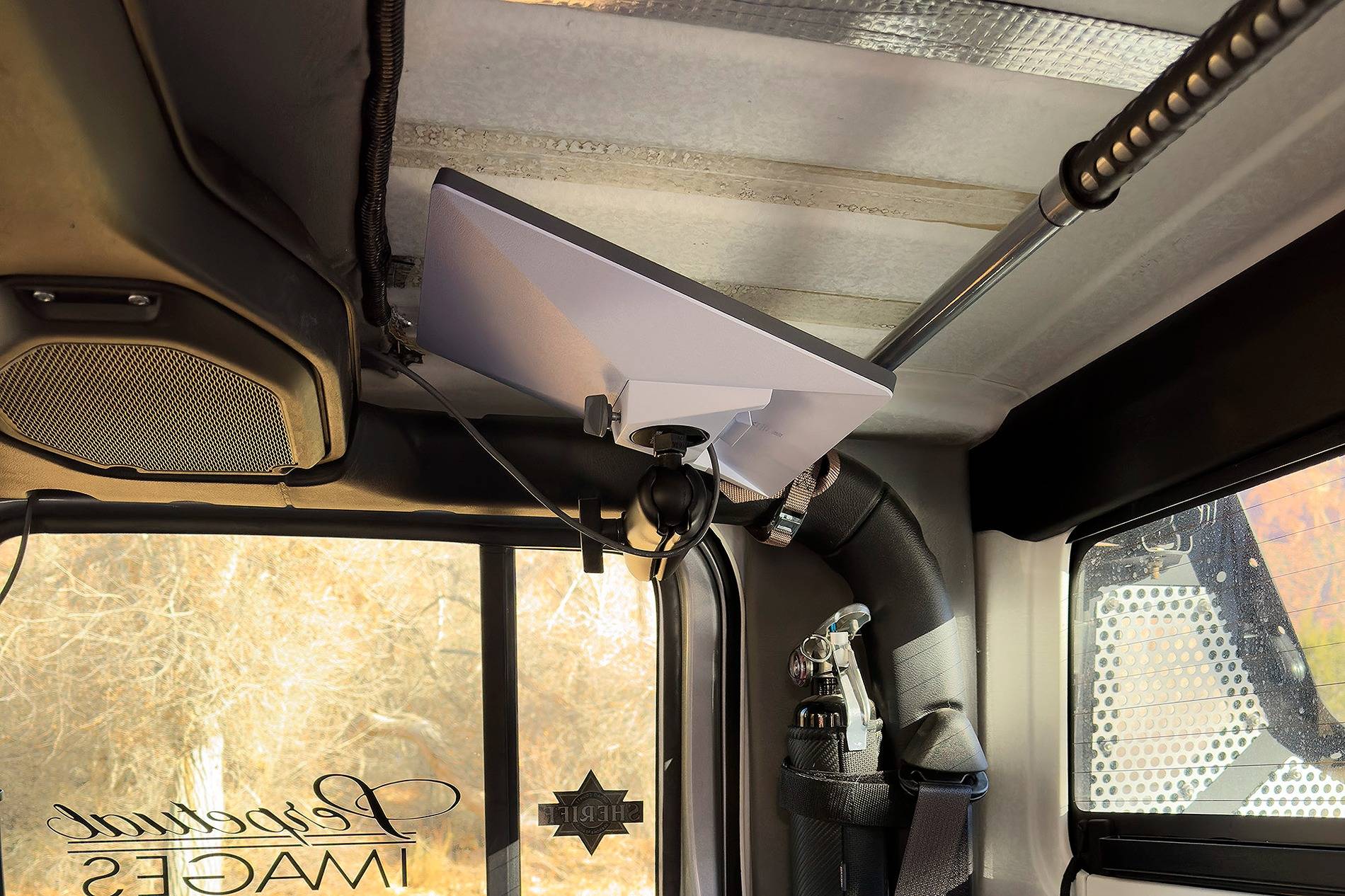 Jeep Gladiator Starlink Mini interior mount Mini1