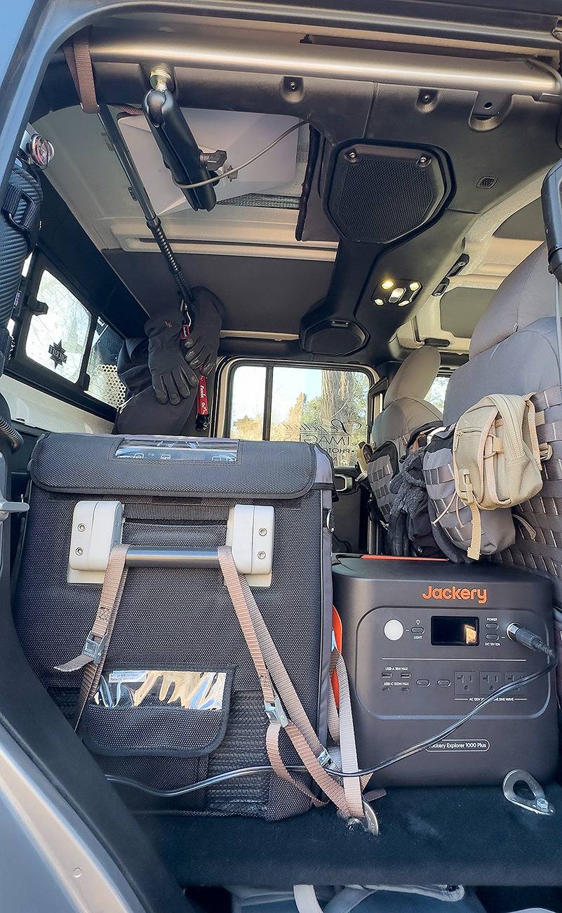 Jeep Gladiator Starlink Mini interior mount Mini2