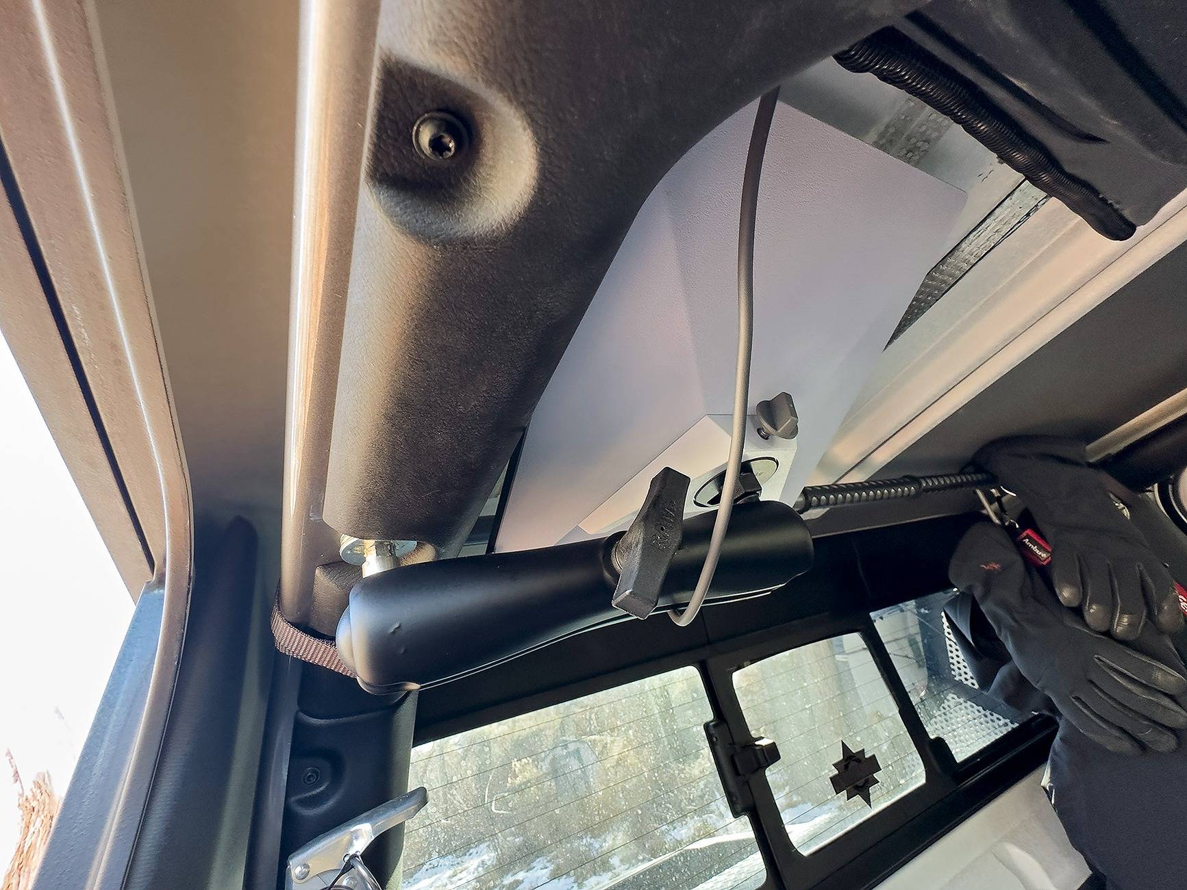 Jeep Gladiator Starlink Mini interior mount Mini3