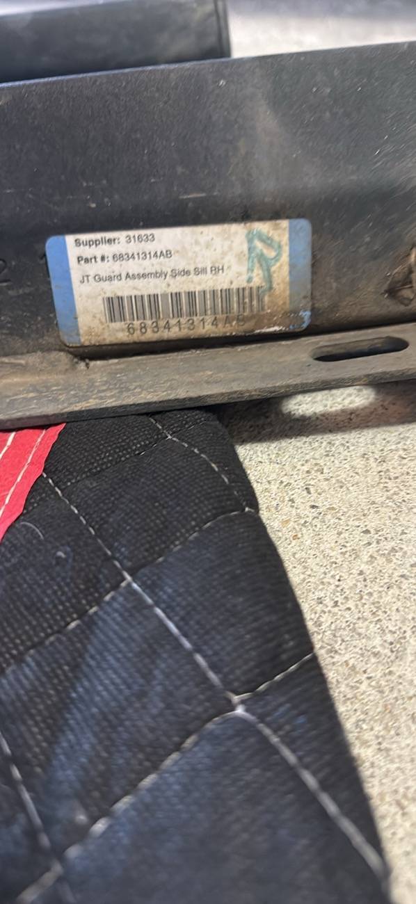 Jeep Gladiator Mopar Rock Sliders F2876A5F-E165-4E84-978E-EDE089C095BD