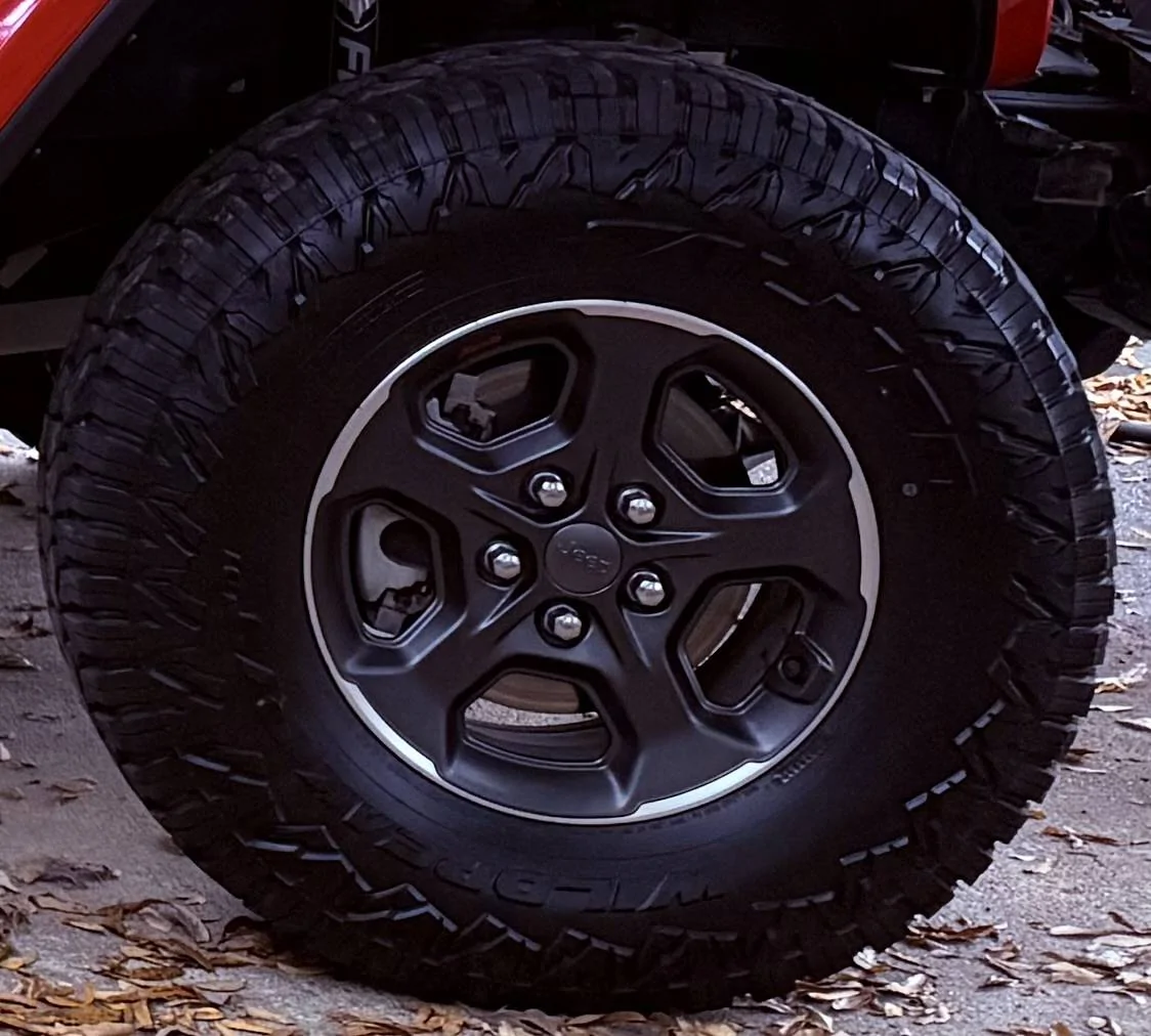 Jeep Gladiator Falken Wildpeak RT/01 35x11.5x17 FullSizeRender