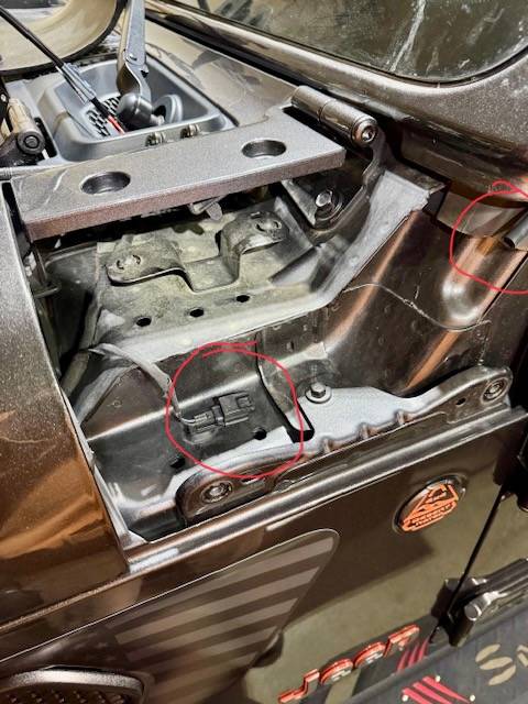 Jeep Gladiator Need help identifying connector and tube, installing pod lights IMG_8867