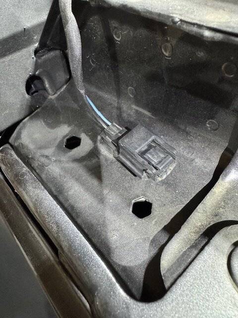 Jeep Gladiator Need help identifying connector and tube, installing pod lights IMG_8868