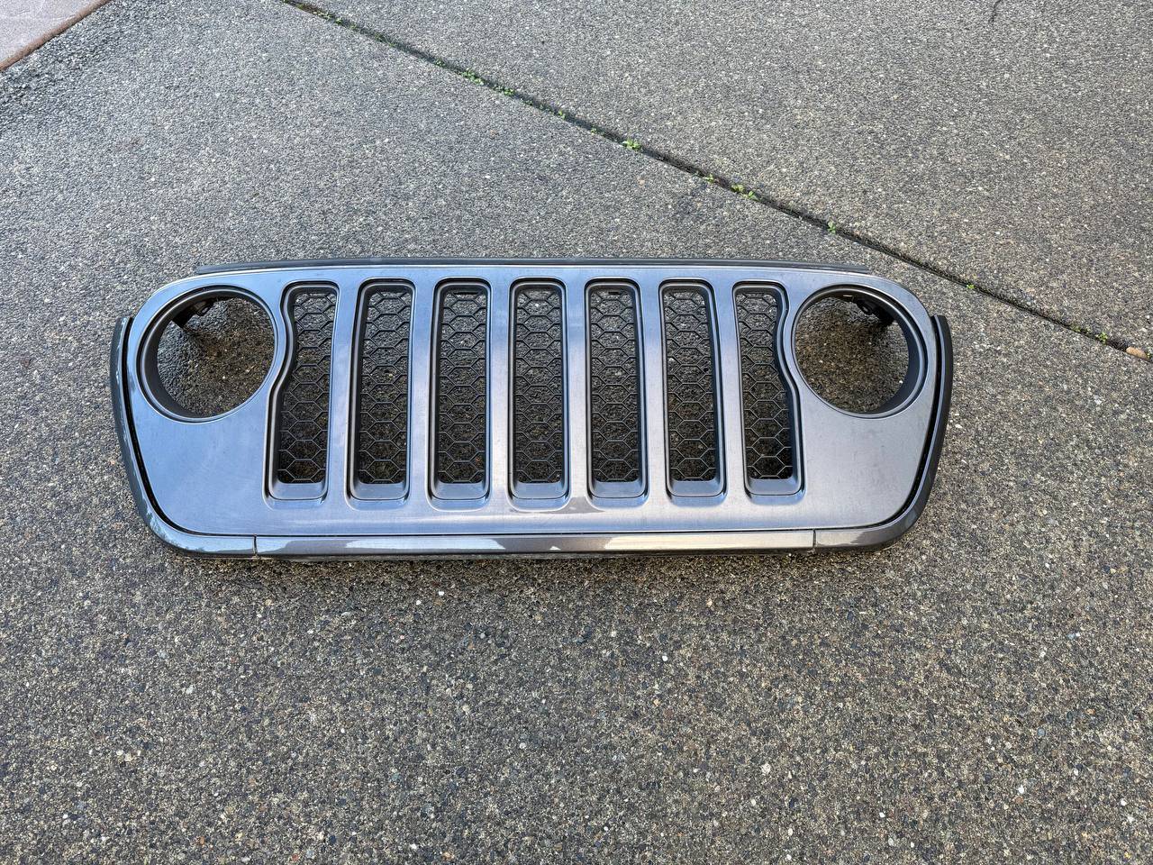 Jeep Gladiator Jeep Grille PAU paint code - $100 photo_5143433451511328329_y