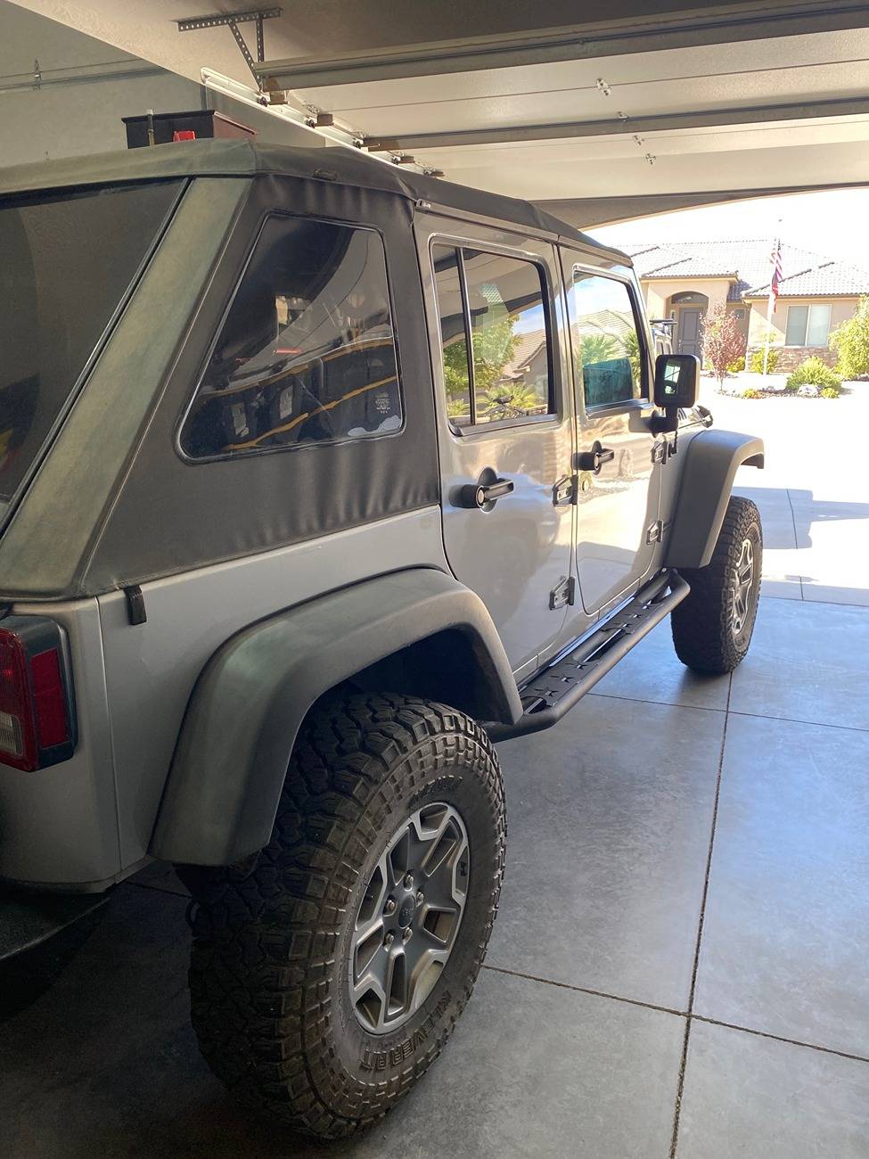 Jeep Gladiator 2025 Base Sport Anvil right