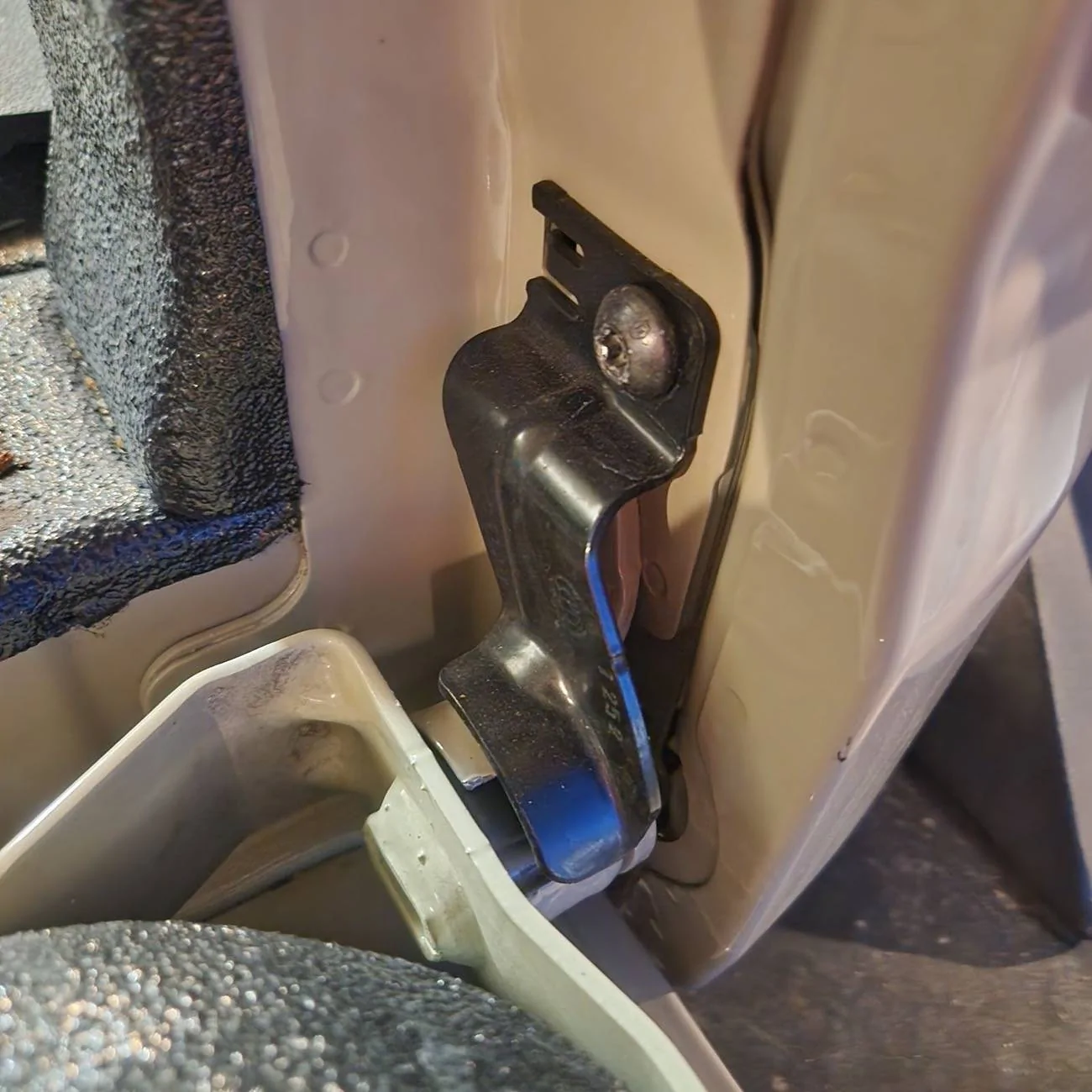 Jeep Gladiator UPDATE :( Odd tailgate difference between 2022-2023 model years image000000
