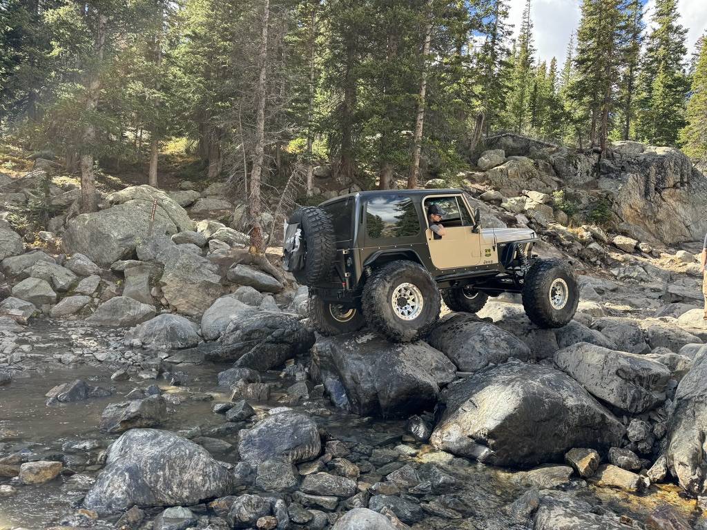 Jeep Gladiator Holy Cross with the Smoke Show S10 C4CAC5F9-8722-4010-930B-19CAD7473DCB_1_105_c
