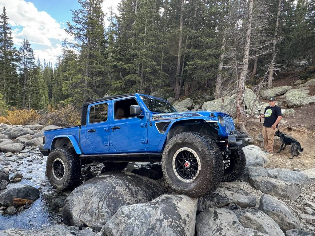 Jeep Gladiator Holy Cross with the Smoke Show S10 E9503FB5-1121-40EF-B84F-C387C92CC2B6_1_105_c