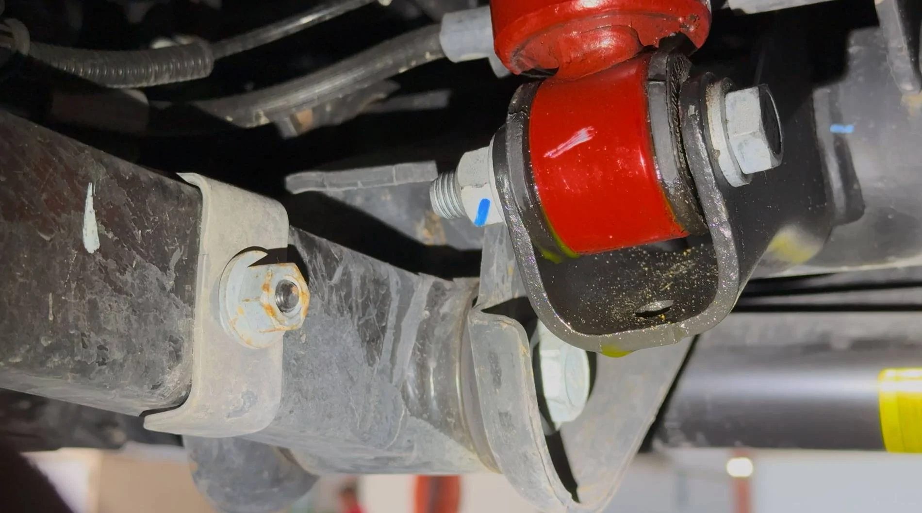 Jeep Gladiator Leaking Green Fluid on Passenger Shock Mount jeep_back