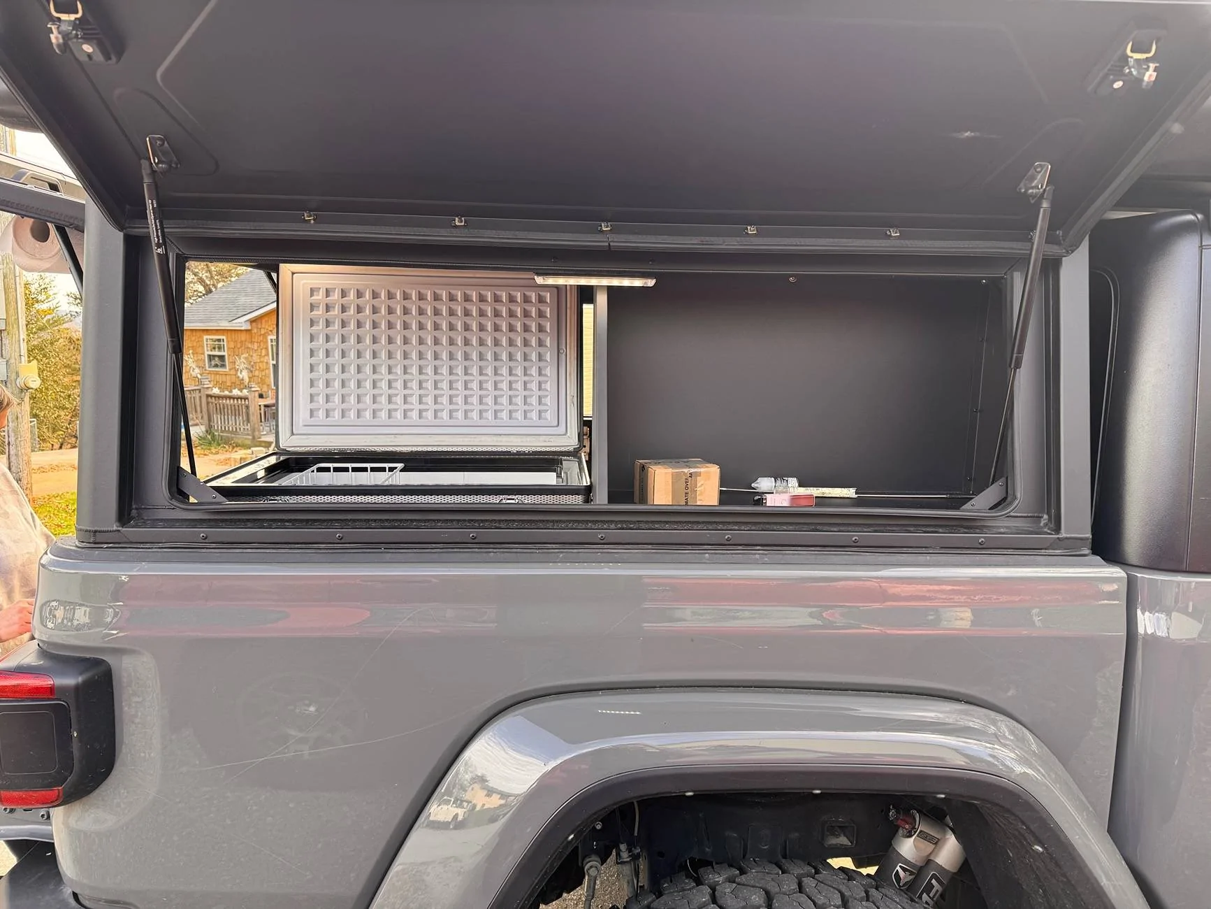 Jeep Gladiator Alu-Cab Contour Canopy Roll Call - not Camper IMG_1846