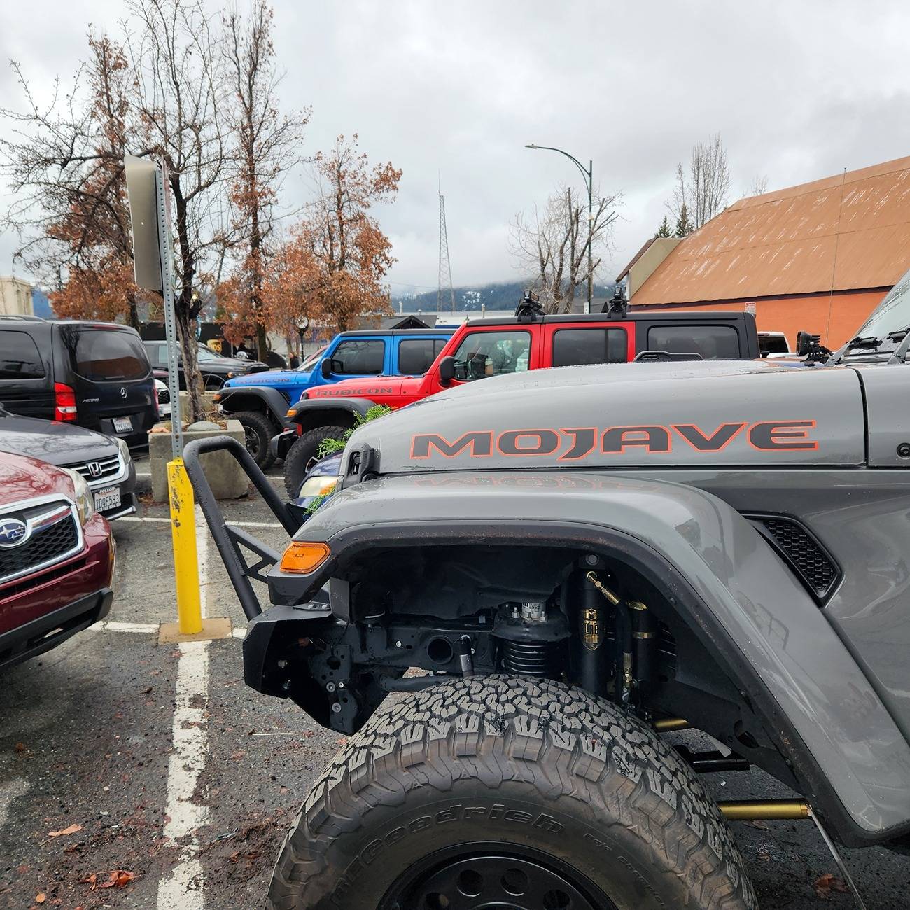 Jeep Gladiator Jeeps Parking Next To Jeeps 20241227_150422
