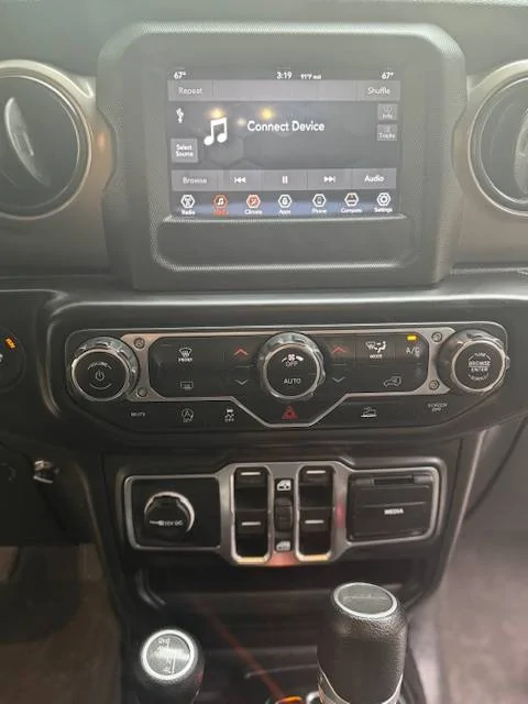 Jeep Gladiator 2020 Jeep $31,000 Gladiator Sport S with Max Tow Package AND camper top Jeep 16