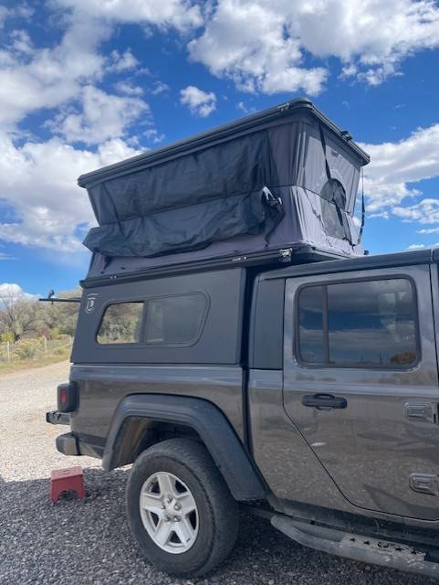 Jeep Gladiator 2020 Jeep $31,000 Gladiator Sport S with Max Tow Package AND camper top Jeep 21