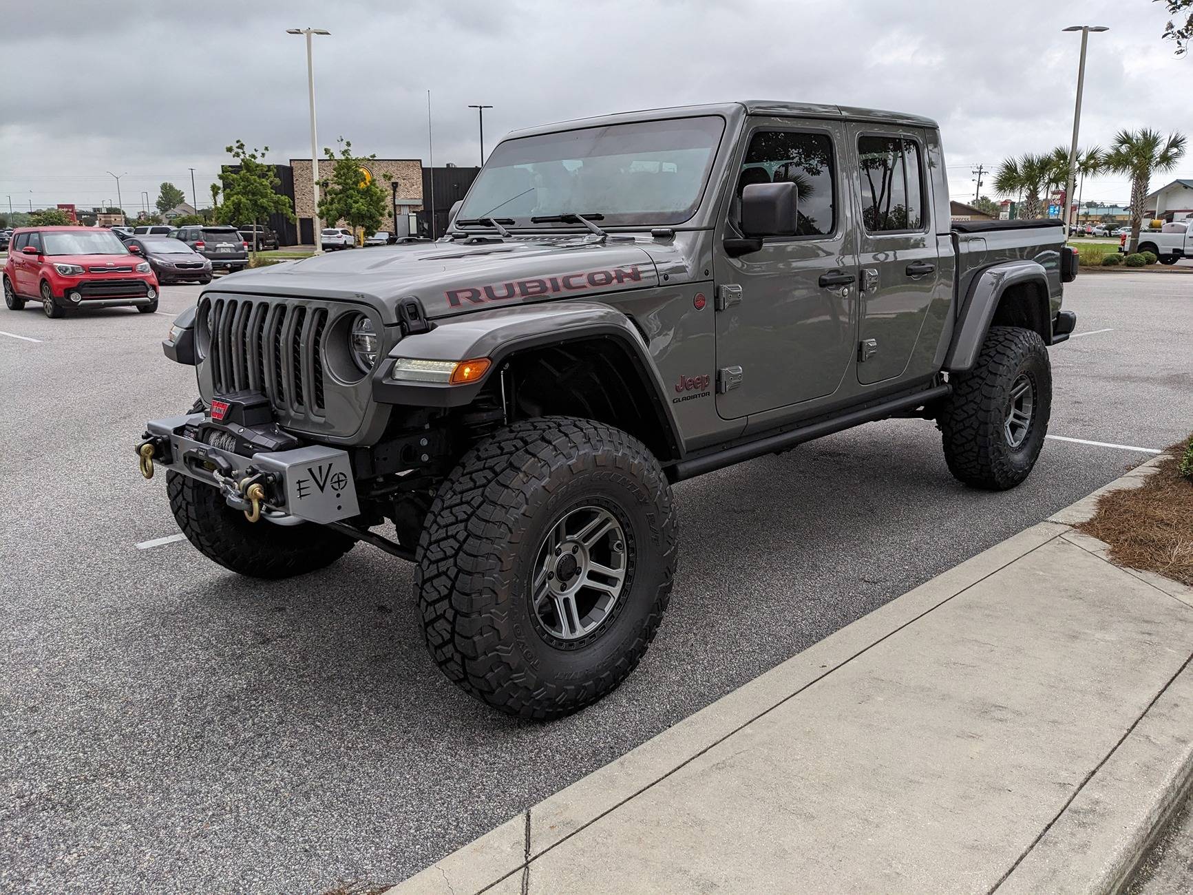 Jeep Gladiator Looking for stubby bumper with recessed winch mount between frame rails PXL_20240517_222132084