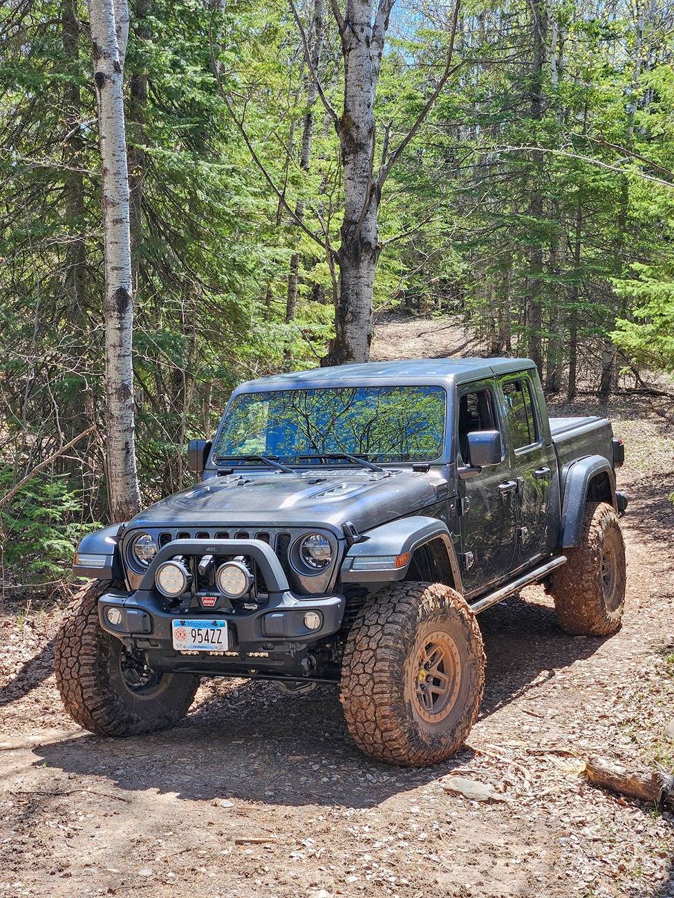 Jeep Gladiator Looking for stubby bumper with recessed winch mount between frame rails 20240509_124917
