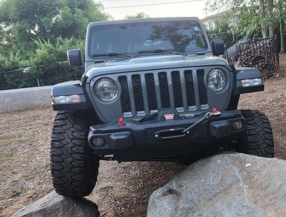 Jeep Gladiator Looking for stubby bumper with recessed winch mount between frame rails 1735557590377-lr