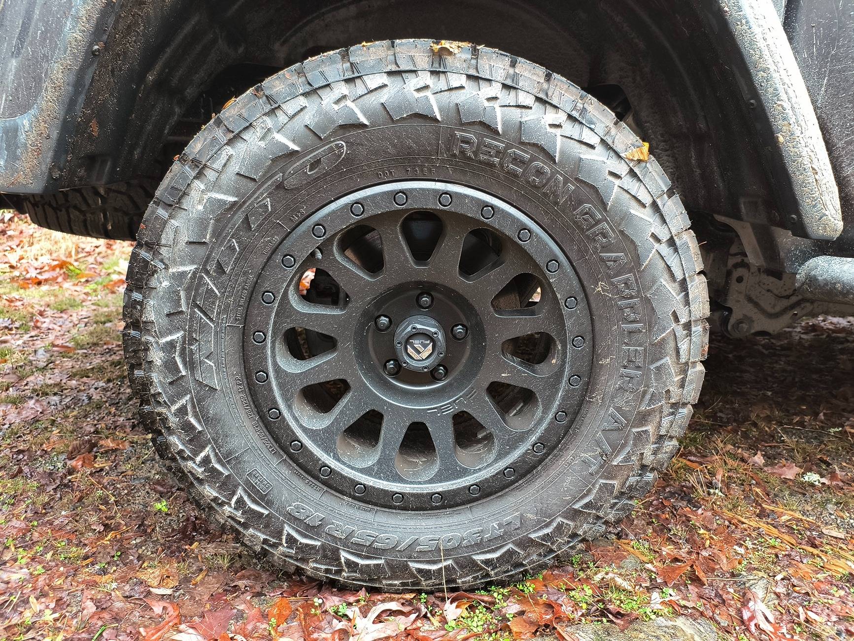 Jeep Gladiator My Gladiator came with 35s, I'm looking to downsize... trade? 1000009831