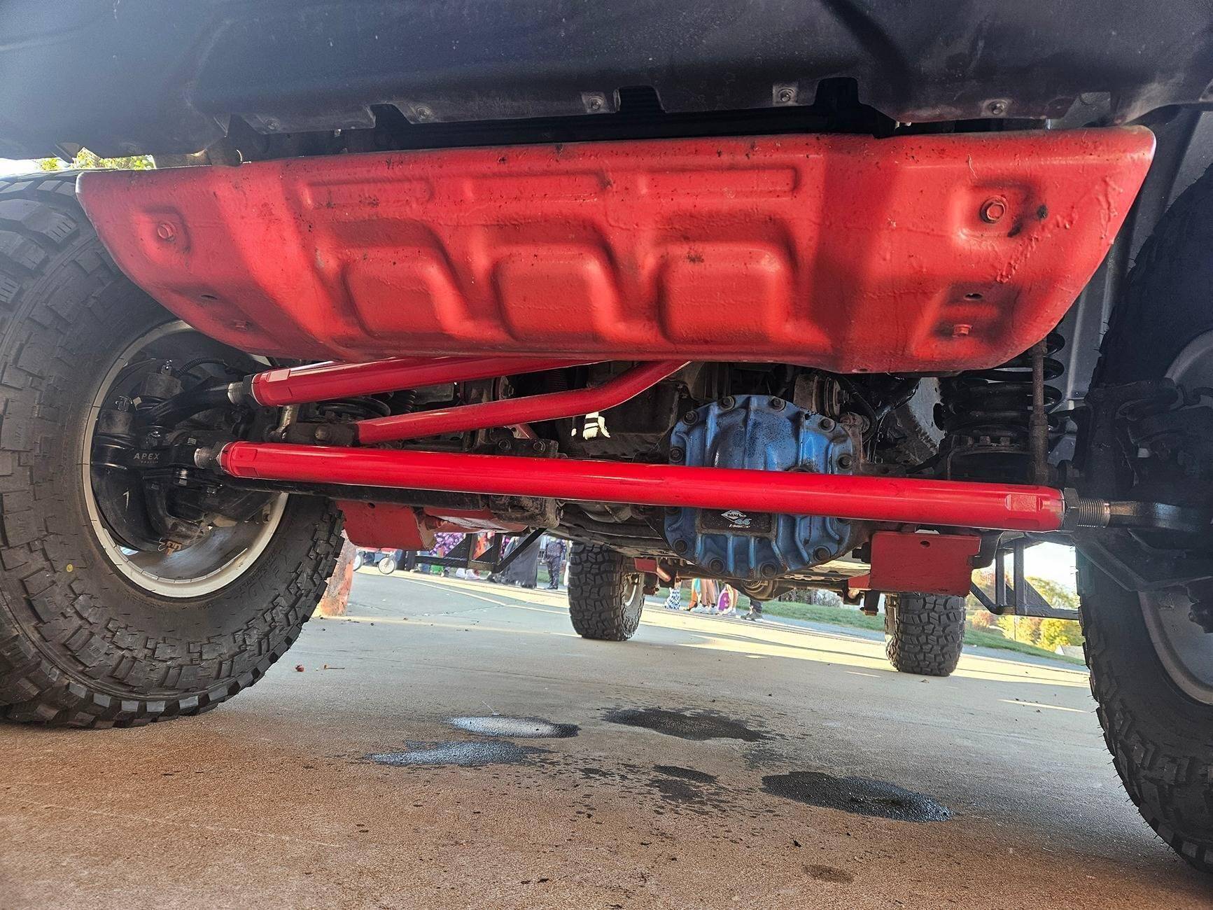 Jeep Gladiator Video: is this enough movement to cause steering wobble? 1735682874018-4v