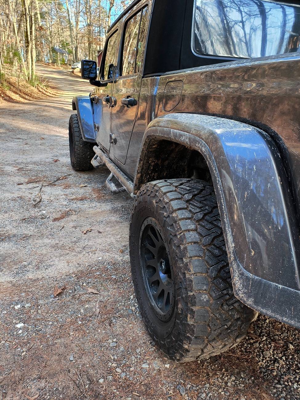 Jeep Gladiator My Gladiator came with 35s, I'm looking to downsize... trade? 1000009859