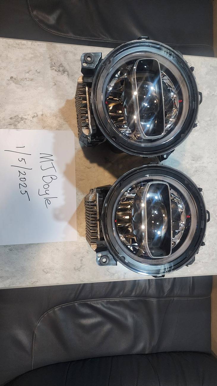Jeep Gladiator OEM LED Headlights 20250105_171710