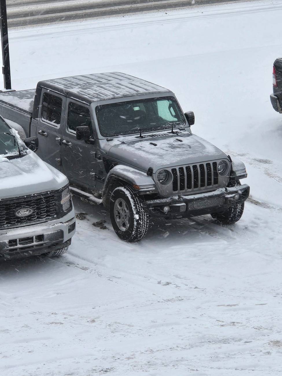 Jeep Gladiator Winter Storm Jan 6-7 2025  Post Pics Here! Parked_20250106_082055