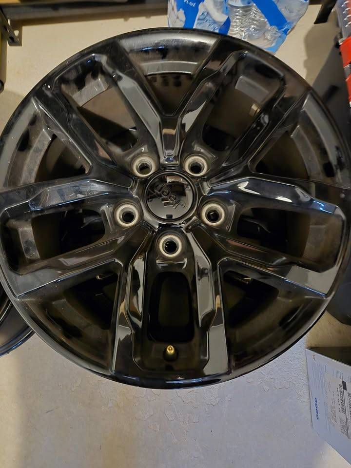 Jeep Gladiator Jeep Gladiator Sport-S Black Wheels 468425515_1155458505972469_8750472315837526862_n