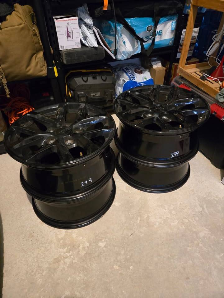 Jeep Gladiator Jeep Gladiator Sport-S Black Wheels 468487363_3877804302465520_5511086464930214727_n